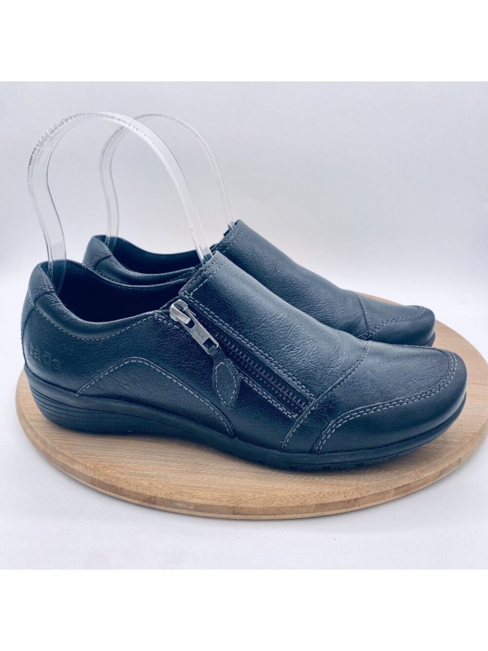 Taos Shoes Womens 6.5 Black Leather Zp Size Comfort Flats Minimalist